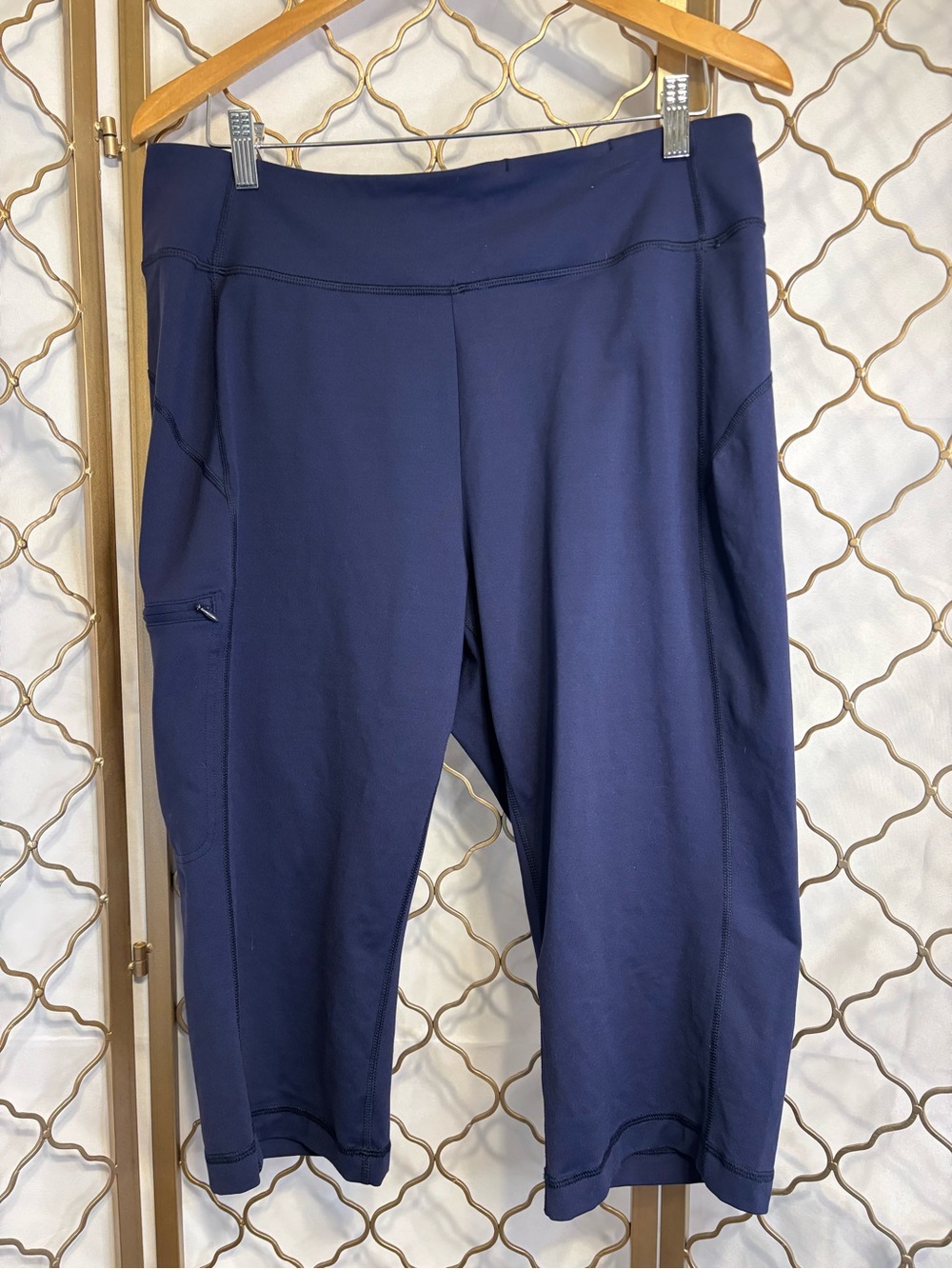 Duluth Trading Co Navy Stretch Capris Leggings with Side Pocket size Large